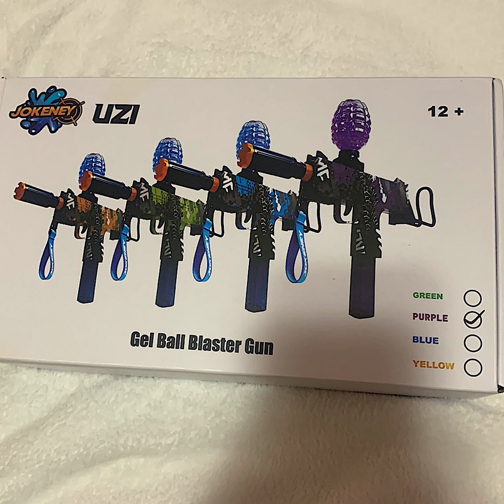 Gel ball blaster gun ! Safe and fun for friends works like new !!